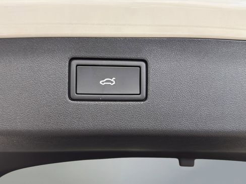 New 2026 Volkswagen Tiguan SE R-Line AWD/4WD image 35