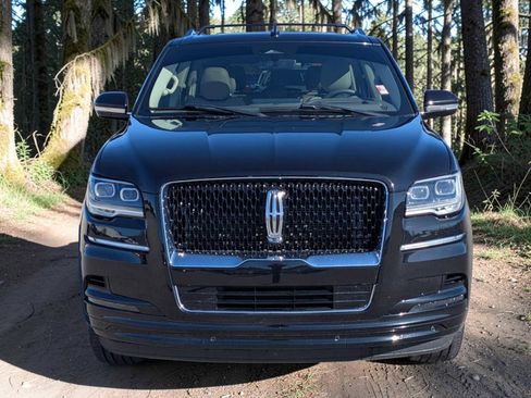 Used 2023 Lincoln Navigator Reserve AWD/4WD image 9
