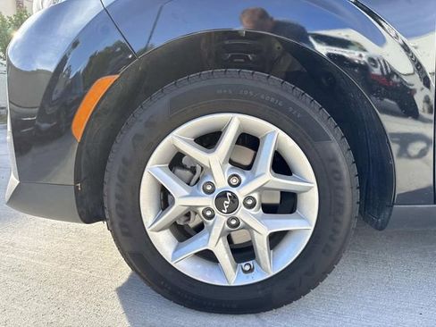 Used 2022 Kia Soul LX w/ Technology Package FWD image 4