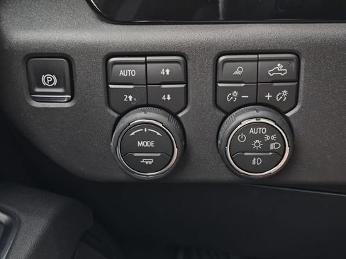 Used 2026 Chevrolet Silverado 1500 LT Trail Boss w/ LT Trail Boss Premium Package AWD/4WD image 22