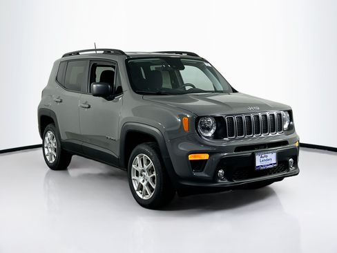 Used 2022 Jeep Renegade Latitude w/ Convenience Group AWD/4WD image 3