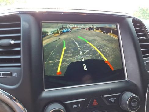 Used 2018 Jeep Grand Cherokee Altitude AWD/4WD image 13
