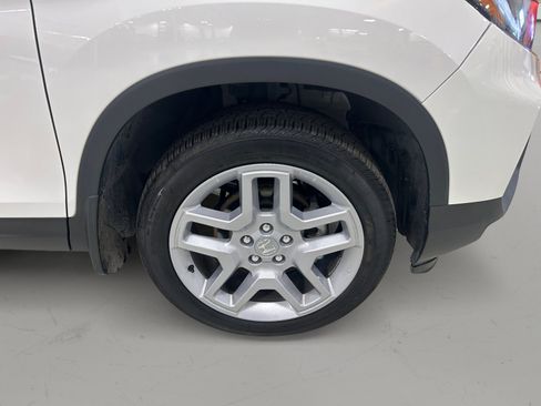 Used 2024 Honda Passport EX-L image 9