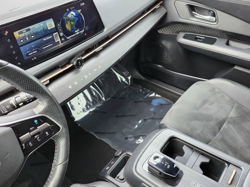 Used 2023 Nissan Ariya FWD image 33