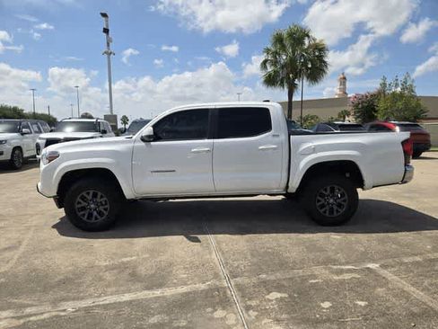 Used 2022 Toyota Tacoma SR5 RWD image 3