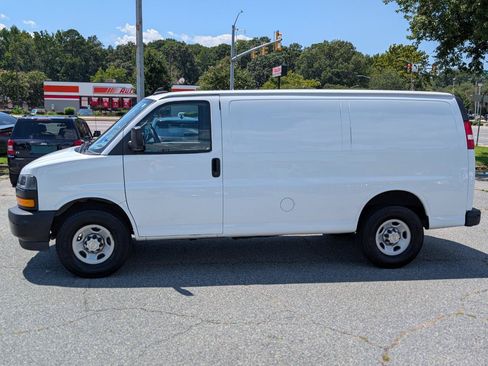 Used 2021 Chevrolet Express 2500 w/ Driver Convenience Package RWD image 2