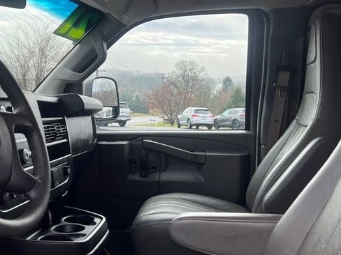 Used 2021 Chevrolet Express 2500 image 30