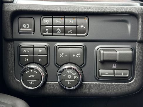 New 2026 Chevrolet Suburban Z71 w/ Z71 Off-Road Package AWD/4WD image 30