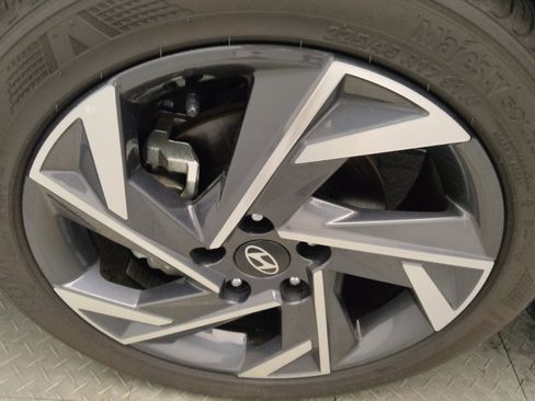 Used 2025 Hyundai Elantra Sport image 31