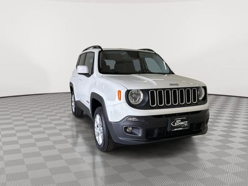 Used 2017 Jeep Renegade Latitude image 3