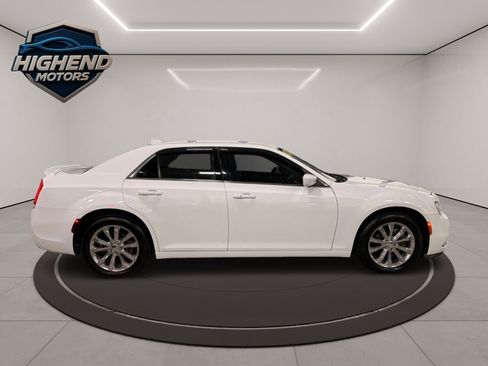 Used 2018 Chrysler 300 Touring image 8