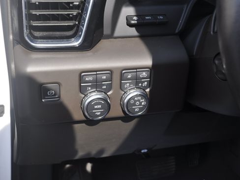Used 2023 GMC Sierra 1500 Denali AWD/4WD image 16