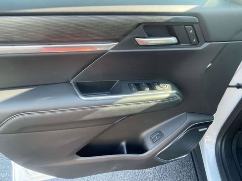 Certified 2026 GMC Acadia Elevation w/ Elevation Premium Package FWD image 17