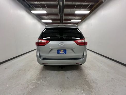 Used 2015 Toyota Sienna XLE image 7