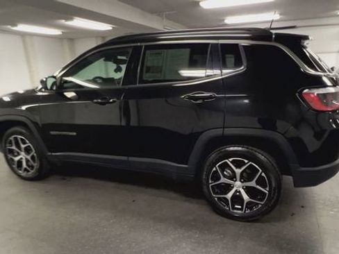 Used 2024 Jeep Compass Latitude AWD/4WD image 6