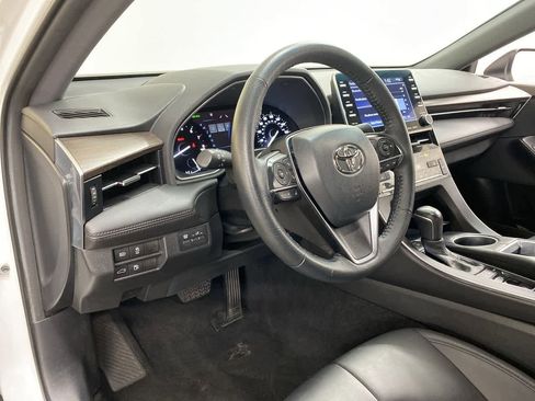 Used 2022 Toyota Avalon XLE image 2