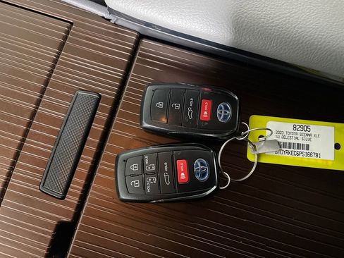 Certified 2023 Toyota Sienna XLE image 24