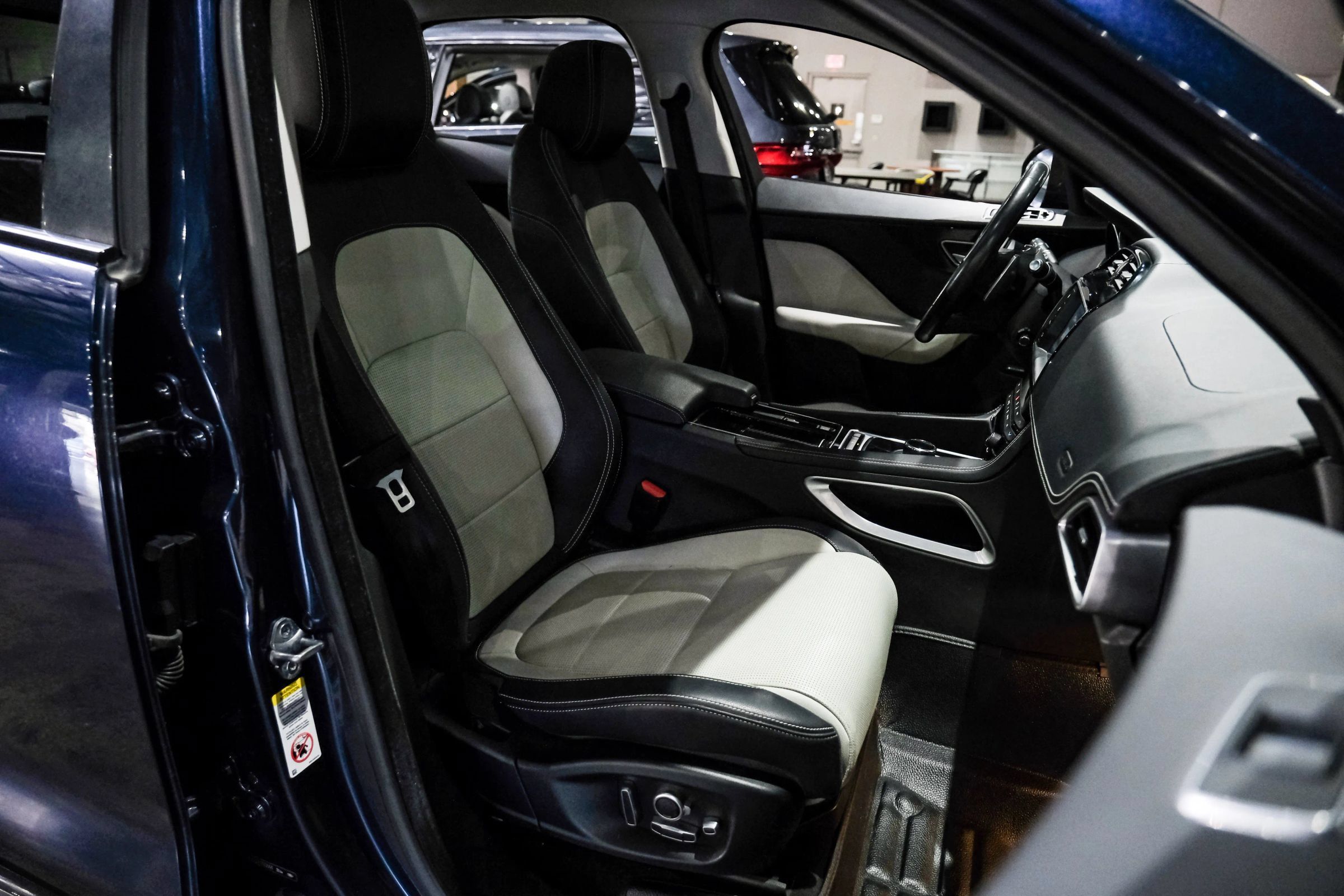 Used 2018 Jaguar F-PACE R-Sport AWD/4WD image 27