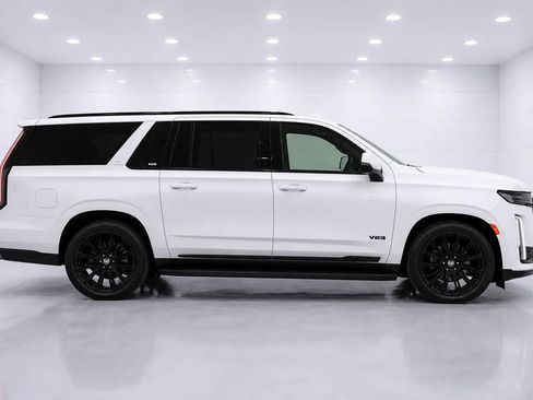 Used 2022 Cadillac Escalade ESV Sport w/ Touring Package AWD/4WD image 6