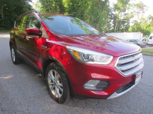 Used 2017 Ford Escape SE w/ Equipment Group 201A AWD/4WD image 2