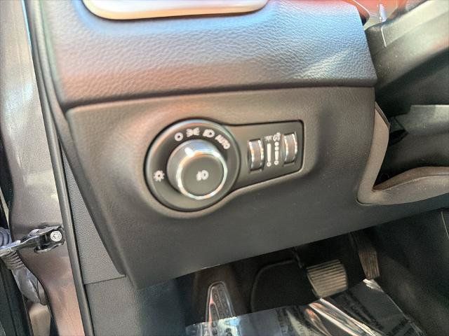Used 2017 Jeep Compass Latitude w/ Popular Equipment Group FWD image 20