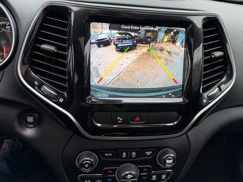 Used 2019 Jeep Cherokee Limited AWD/4WD image 9