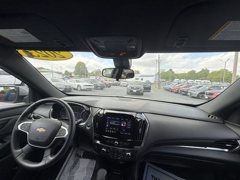 Used 2023 Chevrolet Traverse LT FWD image 10