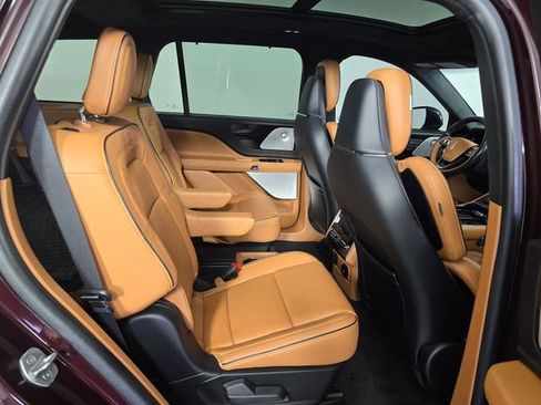 Used 2023 Lincoln Aviator Black Label Grand Touring w/ Class IV Trailer Tow Package image 13