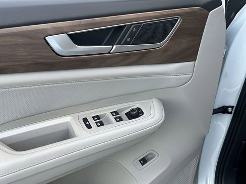 New 2026 Volkswagen Atlas SE image 13