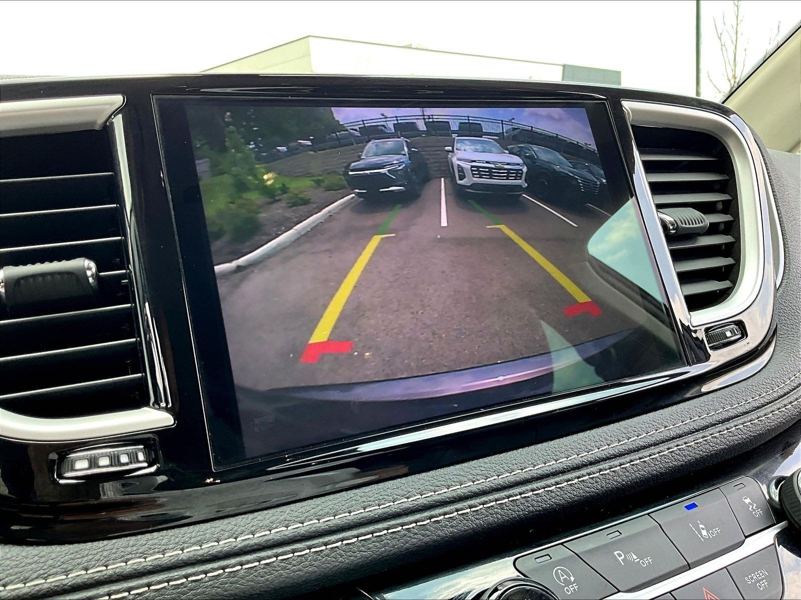 Used 2022 Chrysler Pacifica Touring-L FWD image 37
