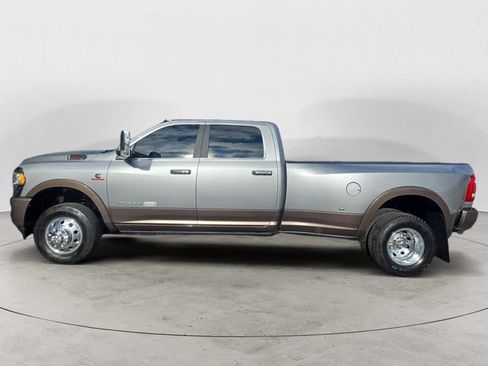 Used 2022 RAM 3500 Limited AWD/4WD image 2