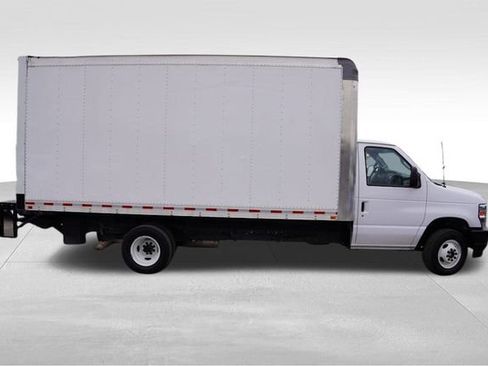 Used 2024 Ford E-450 and Econoline 450 Super Duty w/ Power Windows & Locks Group image 3