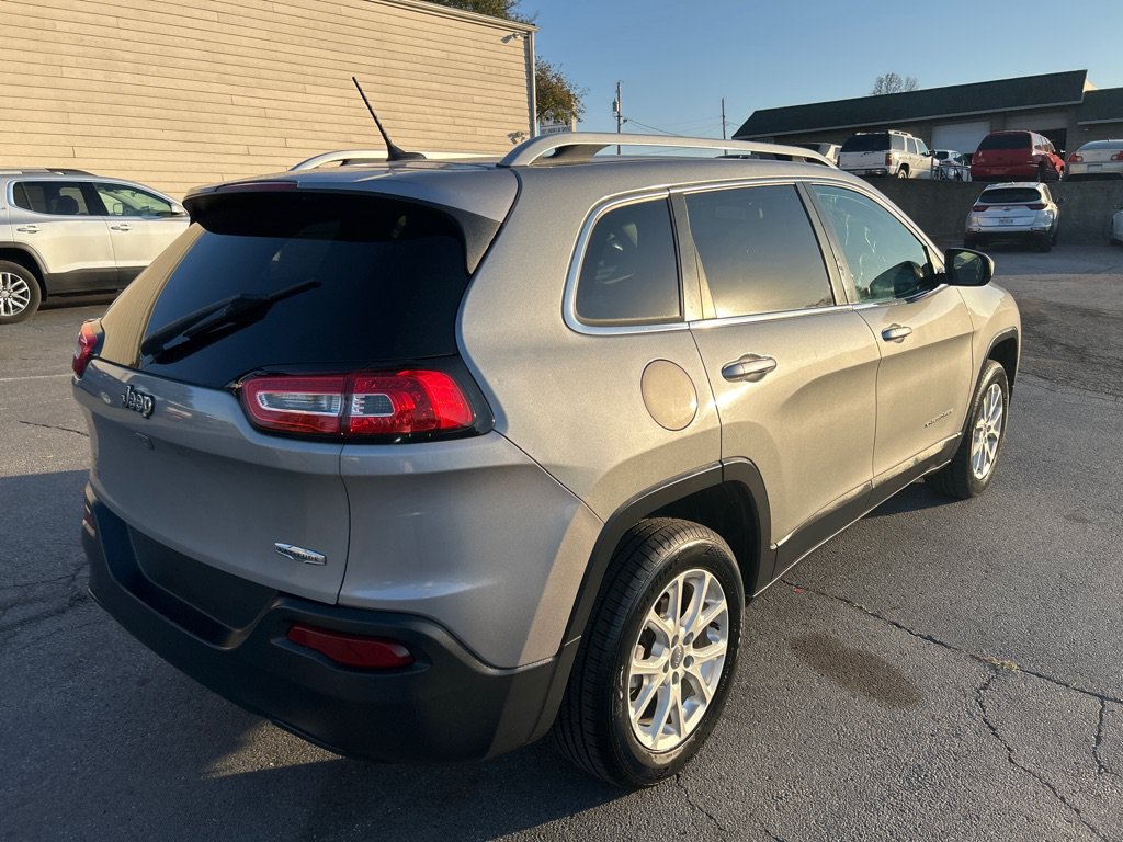 Used 2015 Jeep Cherokee Latitude FWD image 6