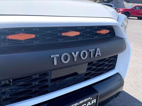 Used 2020 Toyota 4Runner Venture w/ Moonroof Package AWD/4WD image 27