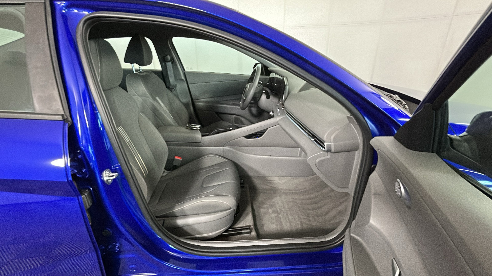 Used 2024 Hyundai Elantra SEL FWD image 37