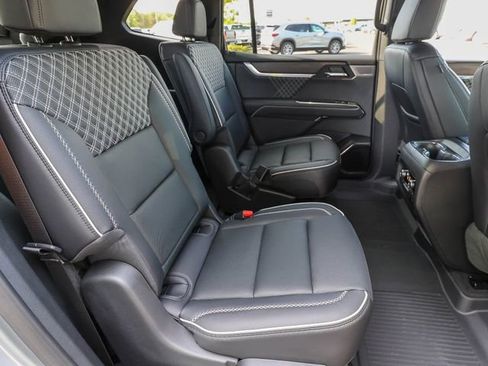 Used 2025 GMC Acadia Denali w/ Super Cruise Package FWD image 26