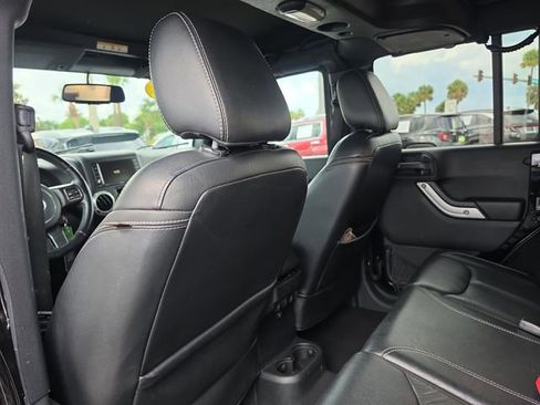 Used 2016 Jeep Wrangler Unlimited Sahara w/ Connectivity Group AWD/4WD image 10