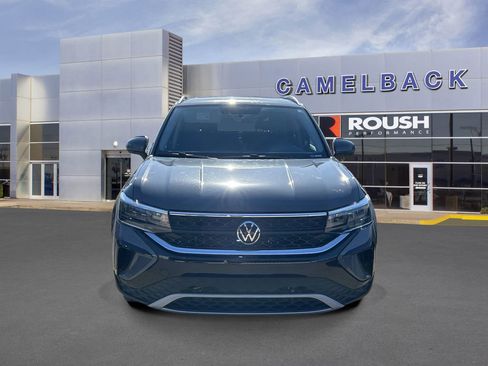 Used 2022 Volkswagen Taos SE FWD image 3