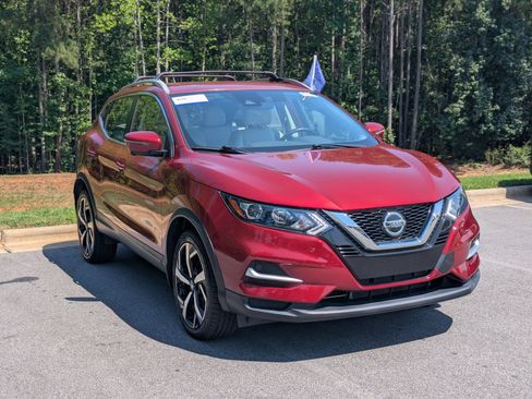 Used 2021 Nissan Rogue Sport SL FWD image 2