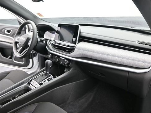 Used 2025 Jeep Compass Sport image 12