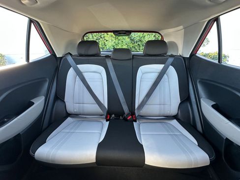 Used 2025 Hyundai Venue SEL image 40