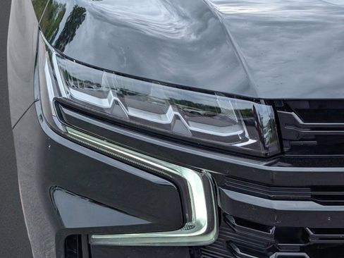 Used 2023 Chevrolet Suburban Z71 w/ Luxury Package AWD/4WD image 77