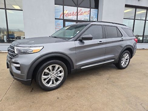 Used 2023 Ford Explorer XLT w/ Equipment Group 202A image 3