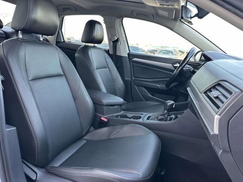 Used 2019 Volkswagen Jetta SE w/ Cold Weather Package image 10