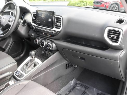 Certified 2025 Hyundai Venue Limited FWD image 36