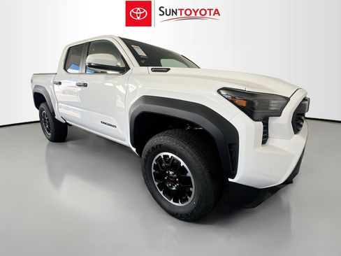 Used 2025 Toyota Tacoma TRD Off-Road w/ TRD Off Road Upgrade Package AWD/4WD image 1