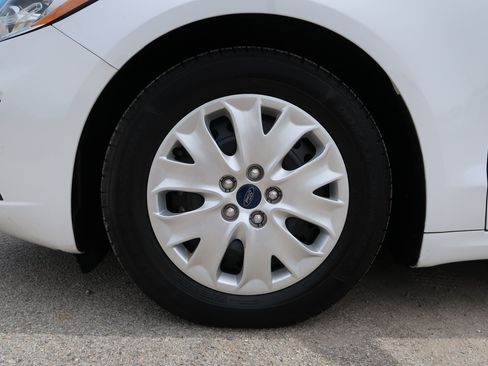 Used 2019 Ford Fusion S FWD image 32