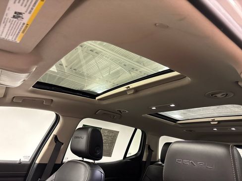Used 2019 GMC Acadia Denali w/ Technology Package FWD image 33