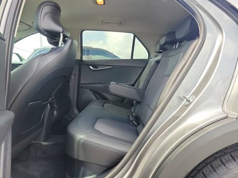 Used 2025 Kia Niro EX FWD image 10