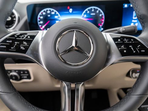 Certified 2025 Mercedes-Benz GLA 250 4MATIC image 21